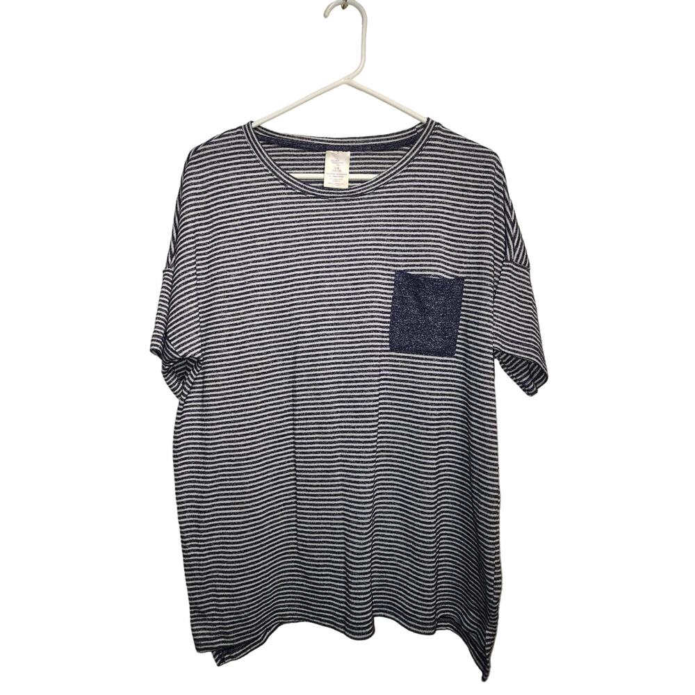 Secret Treasures Women's Shirt Size Large